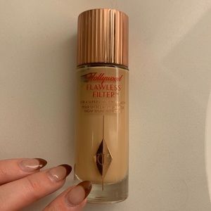 Charlotte Tilbury Hollywood flawless filter in the shade 2.5 fair